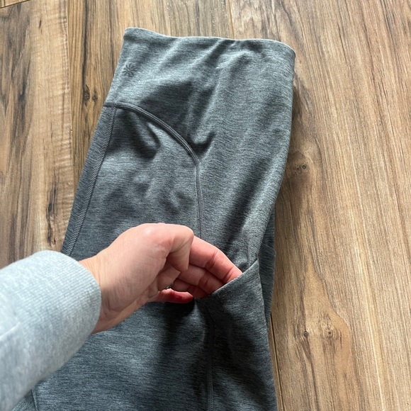 ATHLETA MT ULTIMATE STASH POCKET CAPRI - Picture 3 of 6